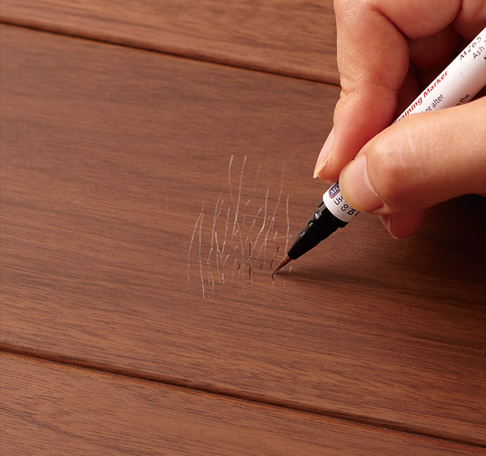 ブラッシュペンで塗る。