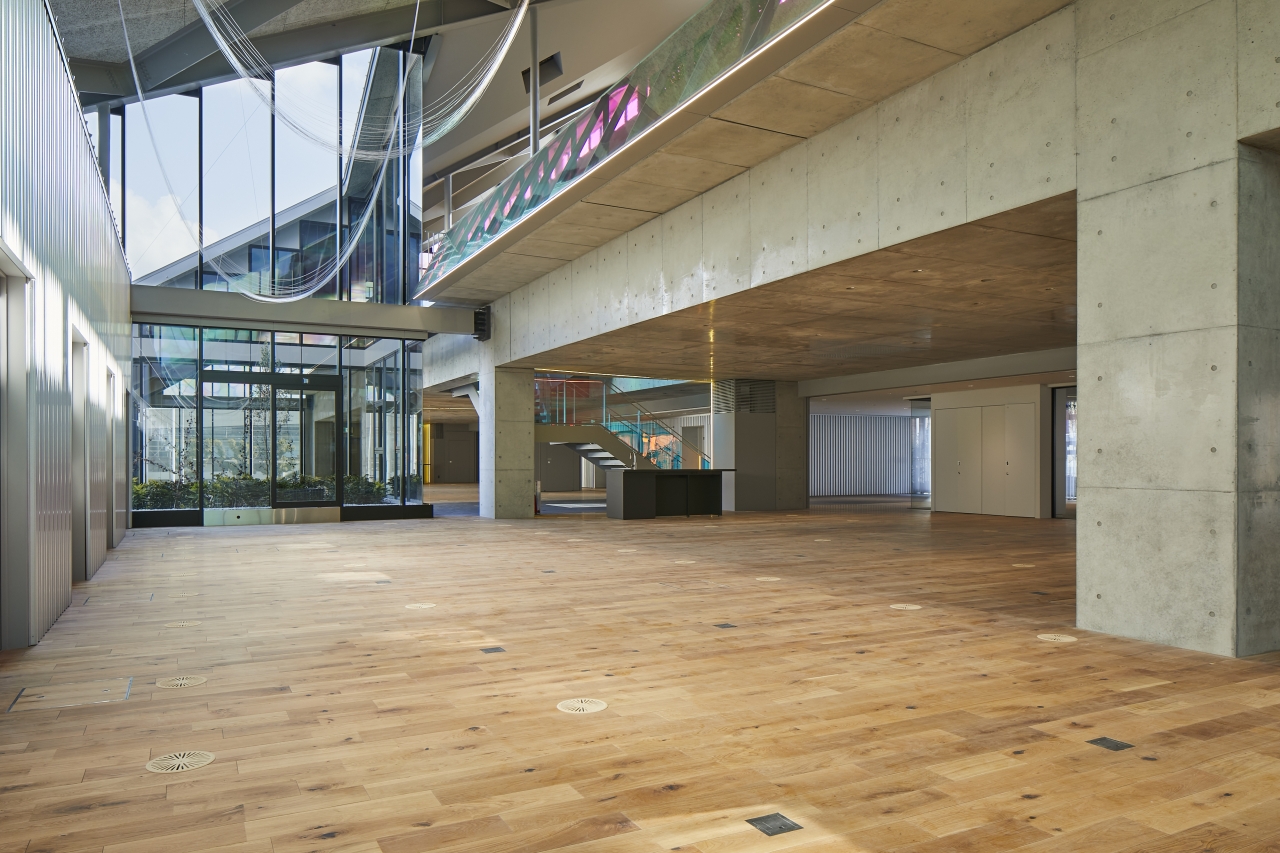 学校施設 | 朝日ウッドテック 非住宅フローリング MESSAGE(メッセージ)