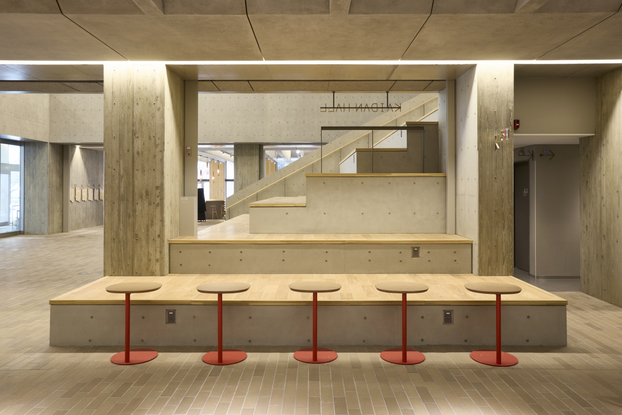 明治大学 生田キャンパス CENTER FOREST | 朝日ウッドテック 非住宅フローリング MESSAGE(メッセージ)