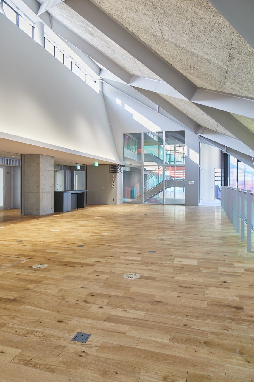 学校施設 | 朝日ウッドテック 非住宅フローリング MESSAGE(メッセージ)