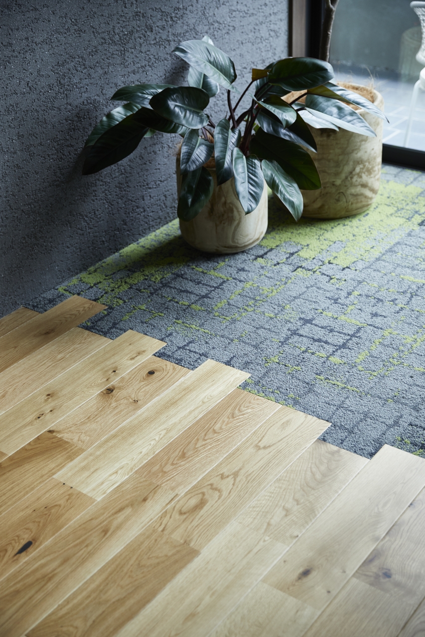 メッセージハード挽き板ラスティックボーダータイプオークのフローリング画像