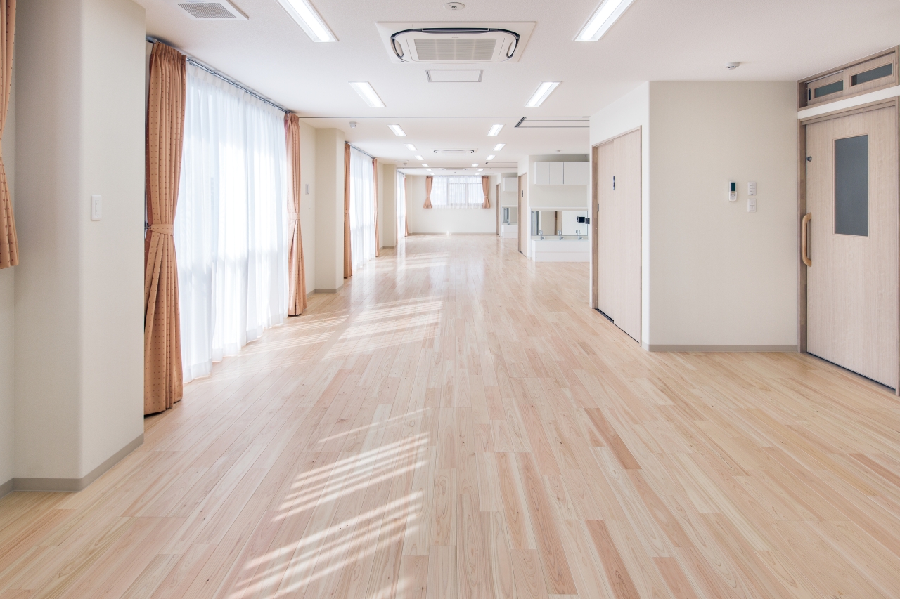 保育施設採用メッセージキッズ挽き板ヒノキのフローリング画像