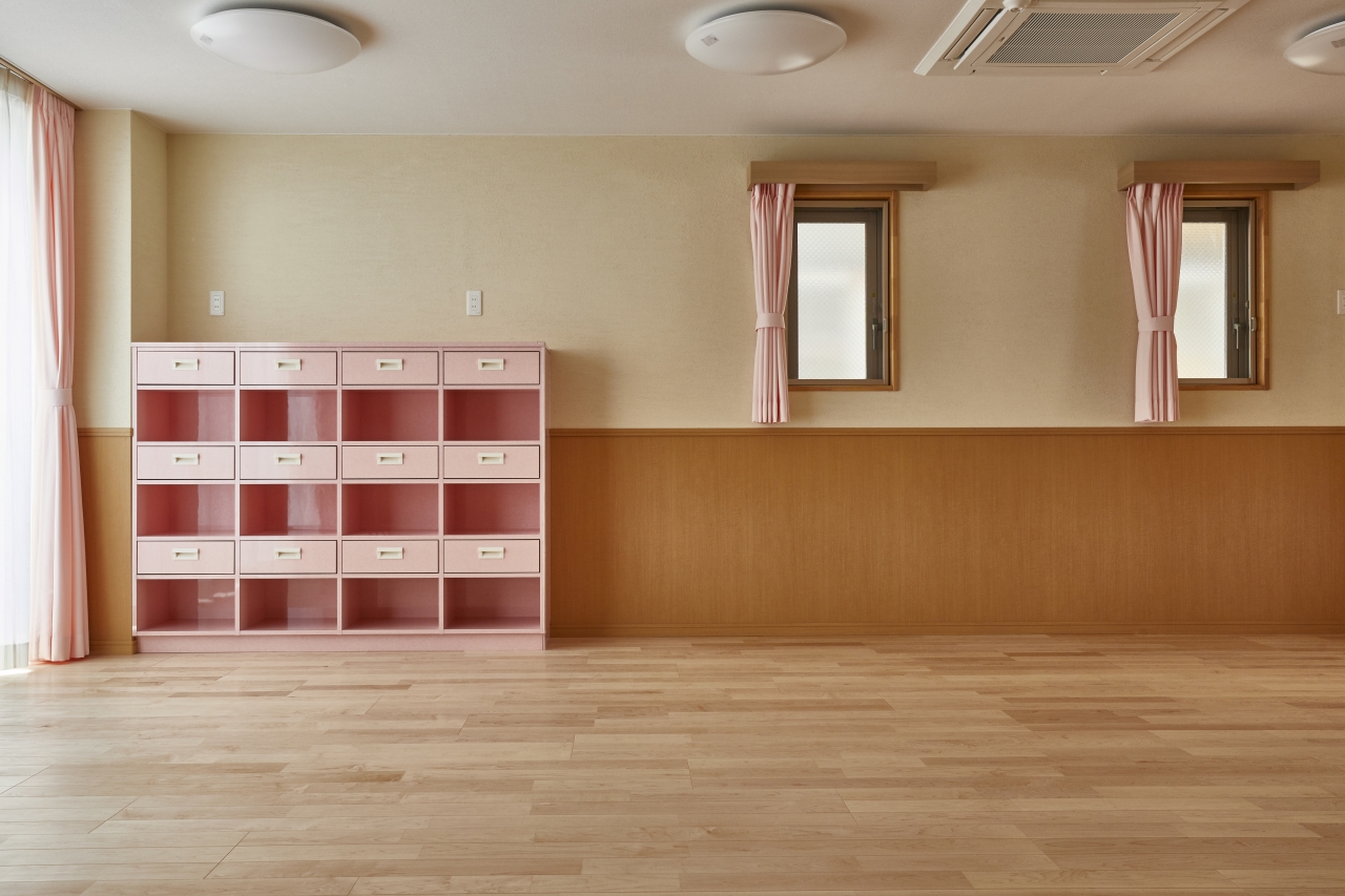 保育施設採用メッセージキッズ挽き板ハードメイプルのフローリング画像