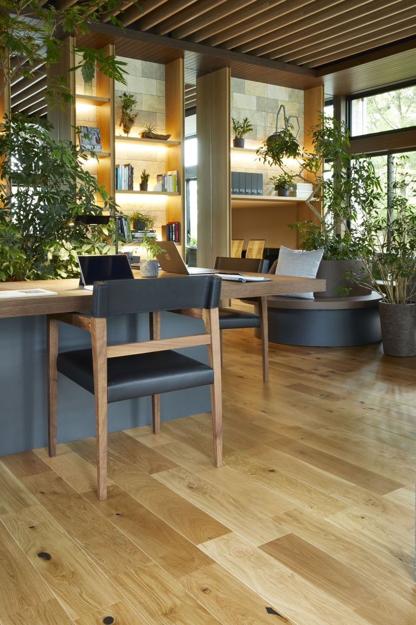 メッセージハード挽き板ラスティックボーダータイプオークのフローリング画像