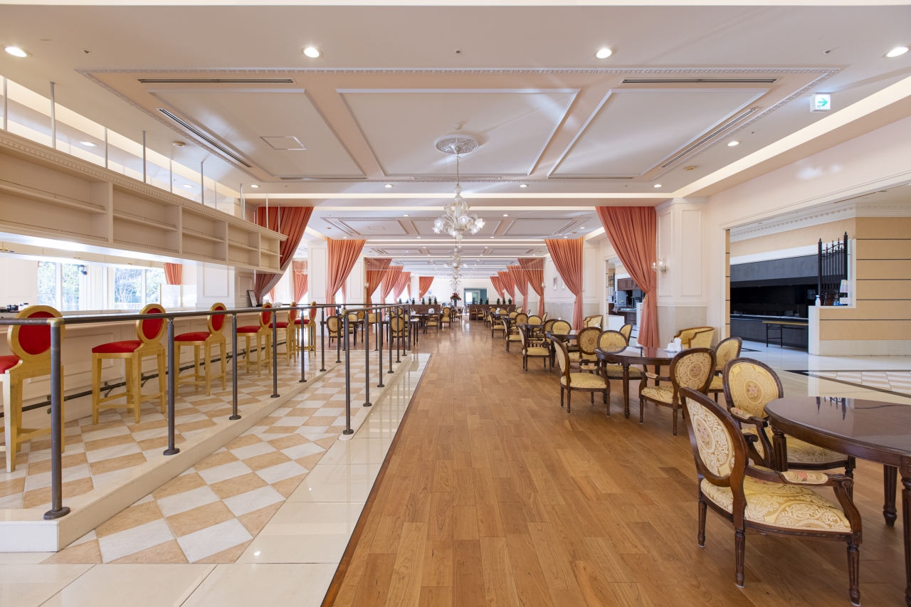 高齢者施設採用メッセージハード挽き板スタンダード無遮音ブラックチェリーのフローリング画像