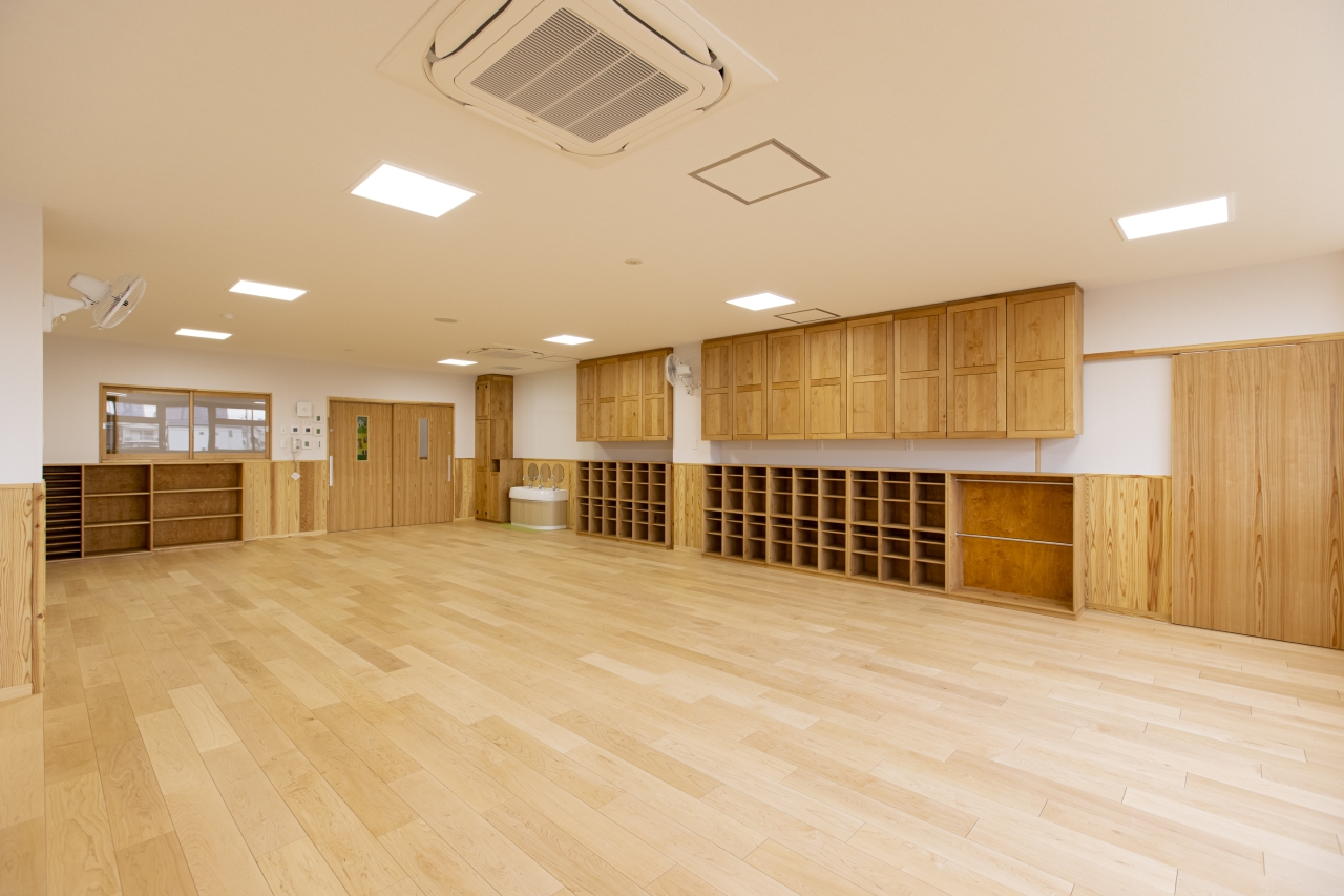 保育施設採用メッセージキッズ衝撃吸収フローリングスマートセーフティ挽き板ハードメイプルのフローリング画像