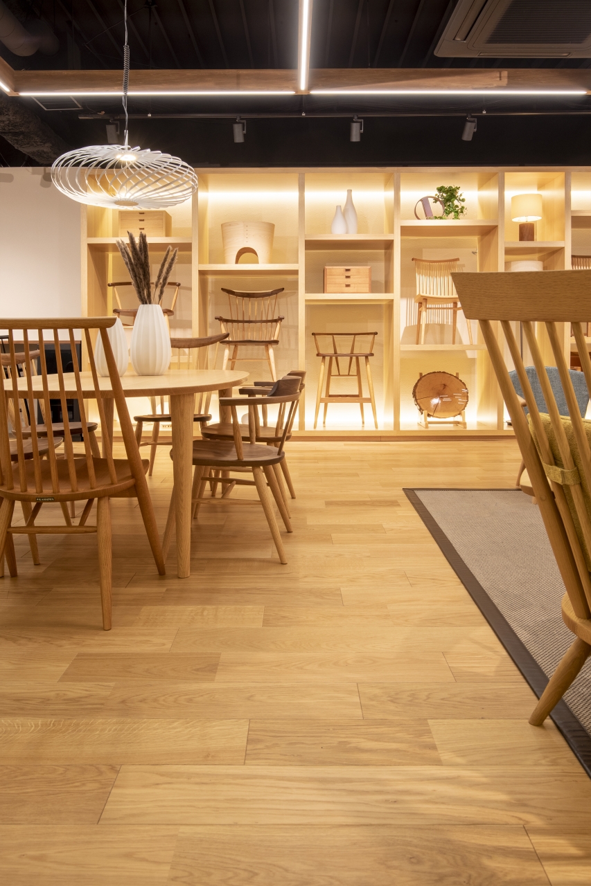 商業施設採用メッセージハード挽き板スタンダード無遮音オークのフローリング画像