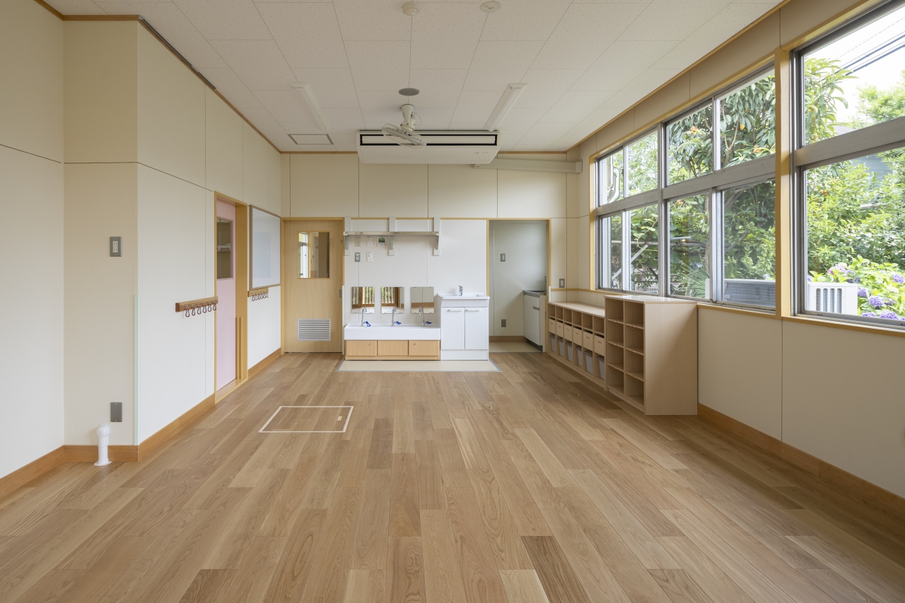 保育施設採用メッセージキッズ衝撃吸収フローリングスマートセーフティ挽き板オークのフローリング画像