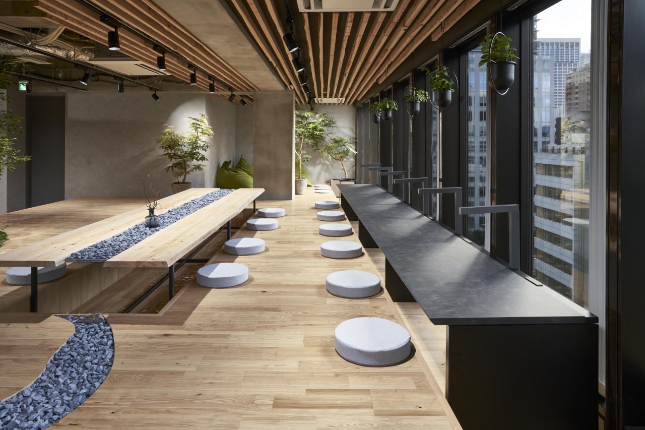 オフィス採用ライブナチュラルプレミアムオール国産材・栗のフローリング画像