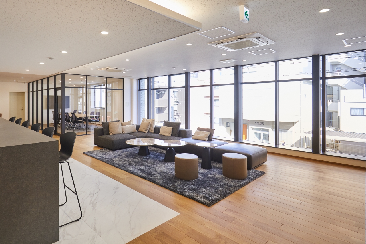 オフィス採用メッセージハード挽き板オークのフローリング画像