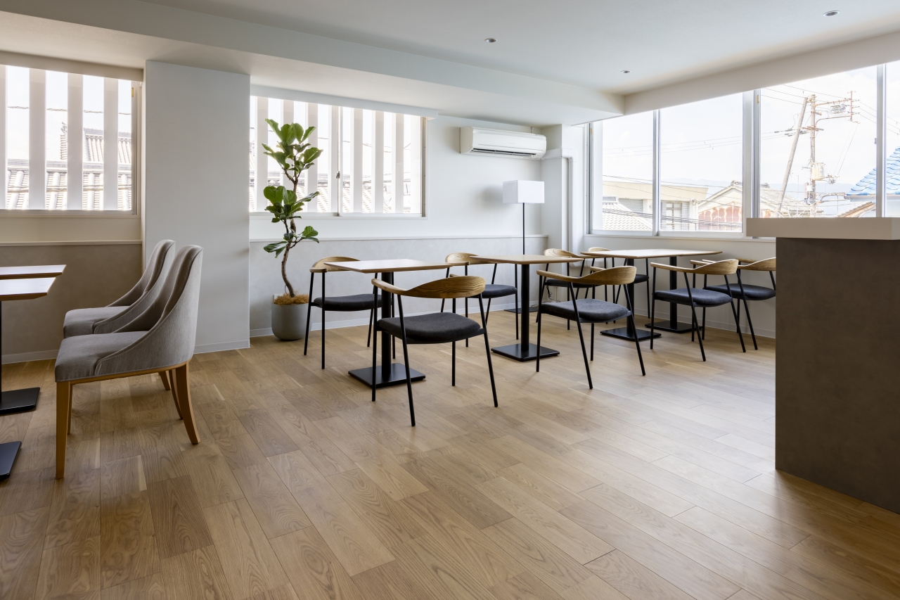 オフィス採用メッセージオフィス突き板オークのフローリング画像