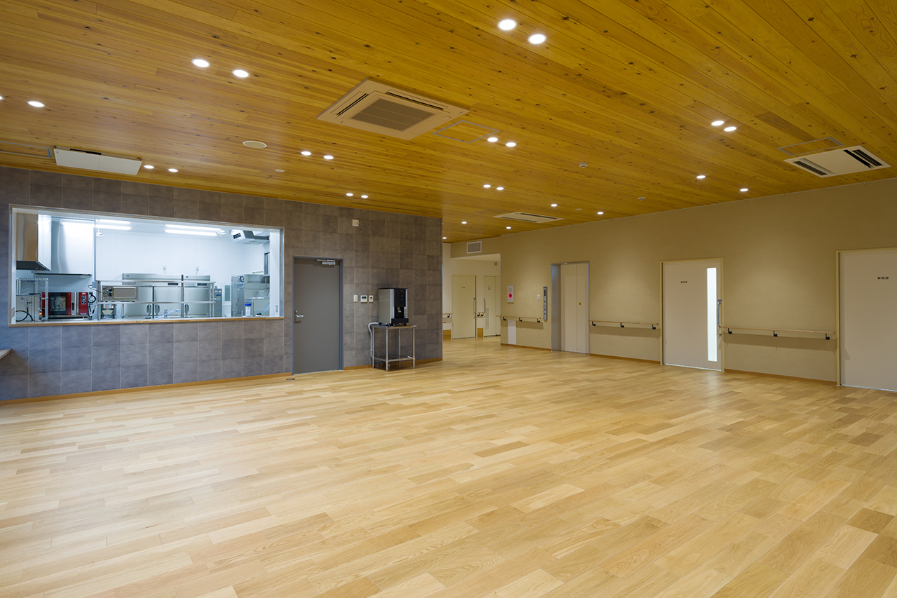 公共施設採用メッセージハード挽き板オークのフローリング画像