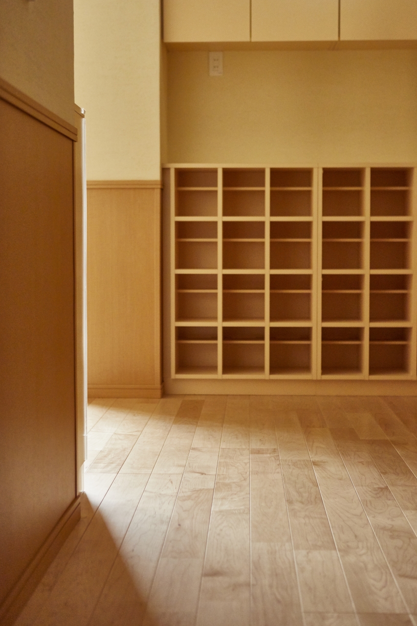 保育施設採用メッセージキッズ挽き板ハードメイプルのフローリング画像