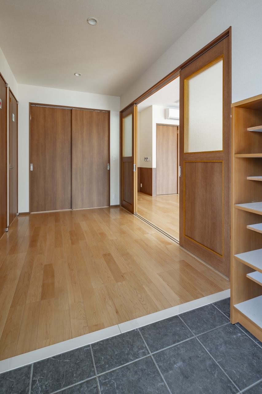 保育施設採用メッセージキッズ挽き板ハードメイプルのフローリング画像