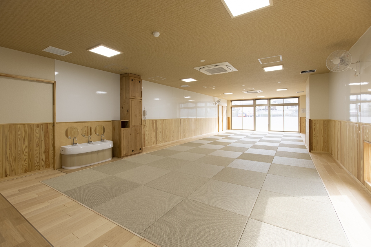 保育施設採用メッセージキッズ衝撃吸収フローリングスマートセーフティ挽き板ハードメイプルのフローリング画像