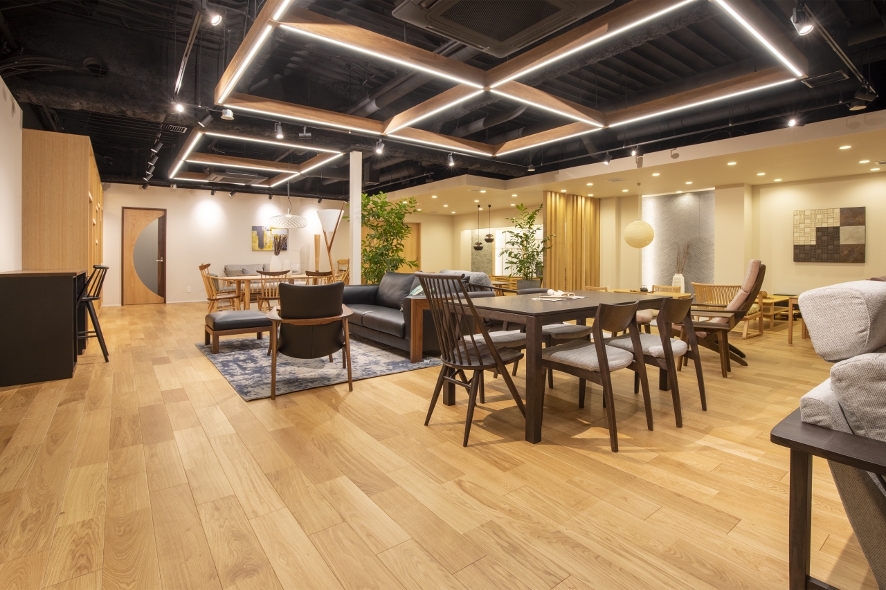 商業施設採用メッセージハード挽き板スタンダード無遮音オークのフローリング画像