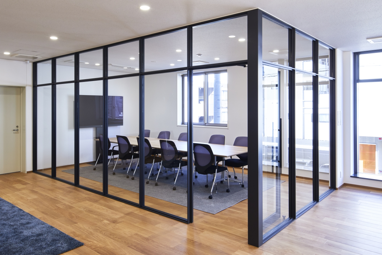 オフィス採用メッセージハード挽き板オークのフローリング画像