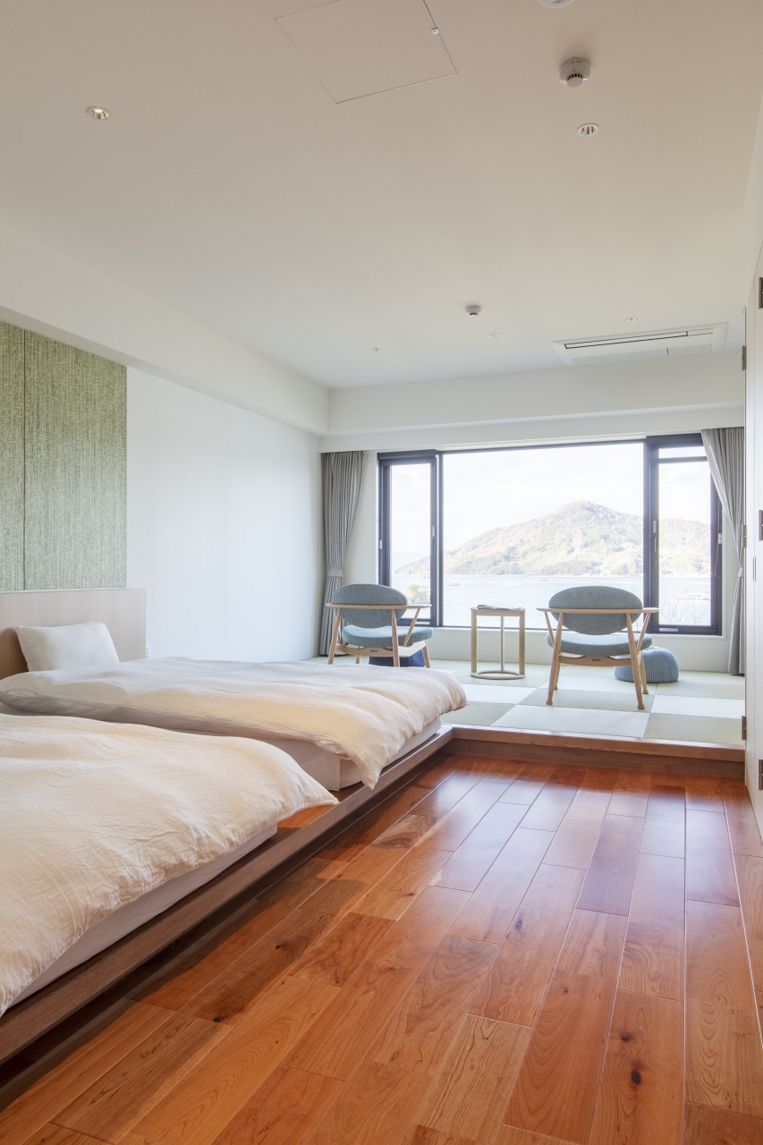 宿泊施設採用メッセージハード挽き板ラスティック無遮音ブラックチェリーのフローリング画像