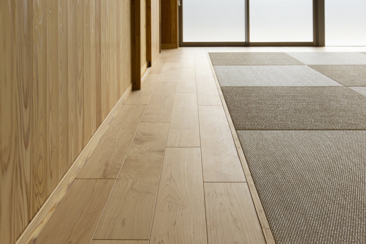 保育施設採用メッセージキッズ衝撃吸収フローリングスマートセーフティ挽き板ハードメイプルのフローリング画像