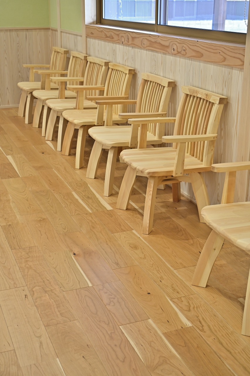 医療施設採用メッセージハード挽き板ラスティック無遮音ブラックチェリーのフローリング画像