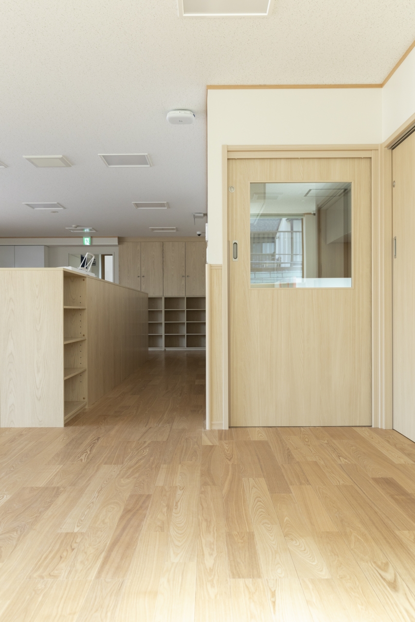 保育施設採用メッセージキッズ挽き板アッシュのフローリング画像