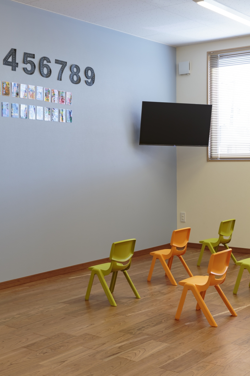 保育施設採用メッセージキッズ衝撃吸収フローリングスマートセーフティ突き板ブラックチェリーのフローリング画像