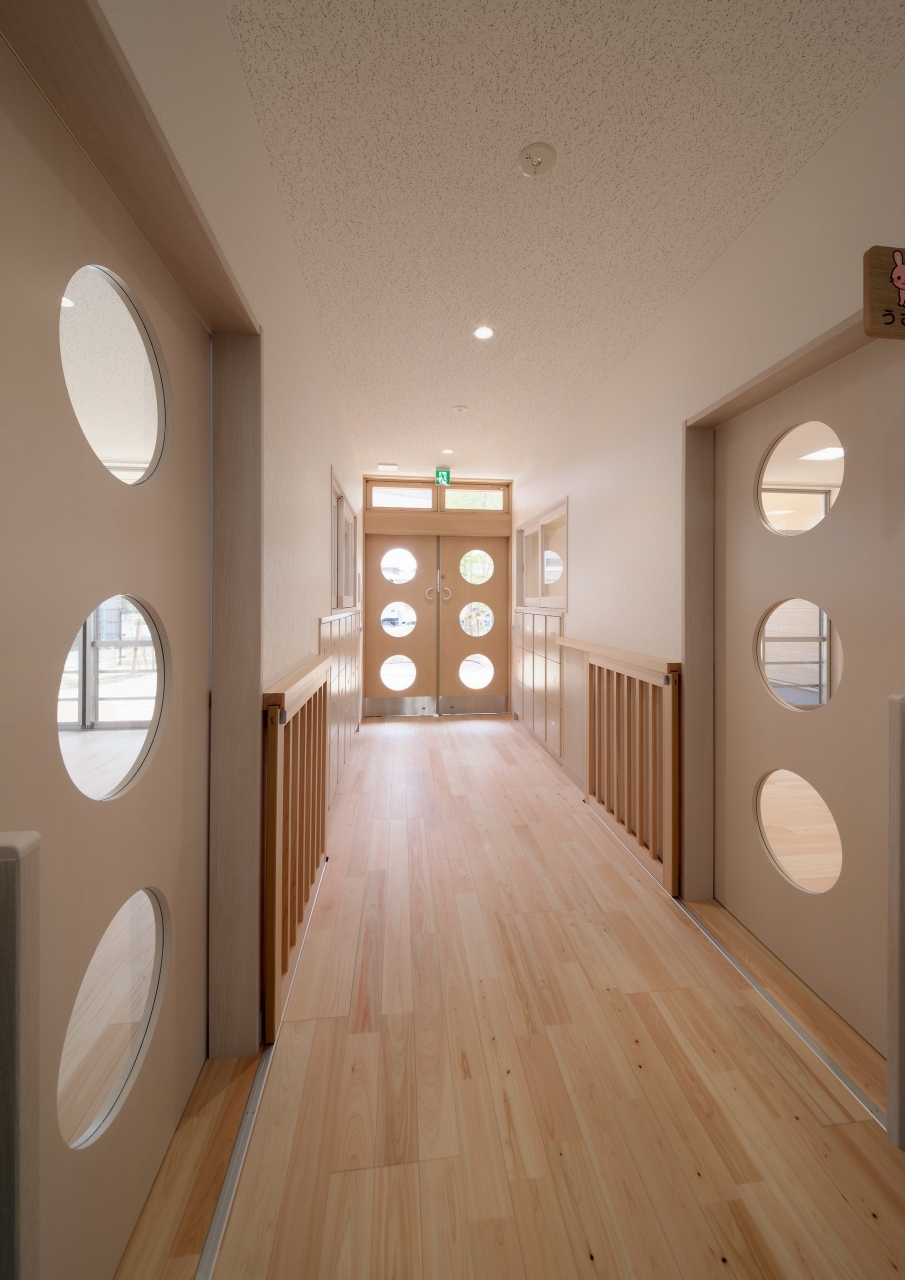 保育施設採用メッセージキッズ挽き板ヒノキのフローリング画像