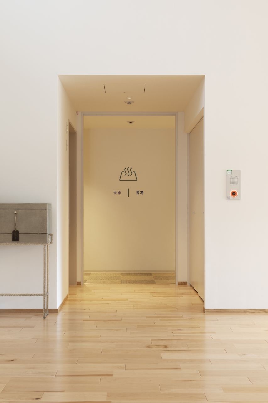 宿泊施設採用メッセージハード挽き板ラスティック無遮音ハードメイプルのフローリング画像