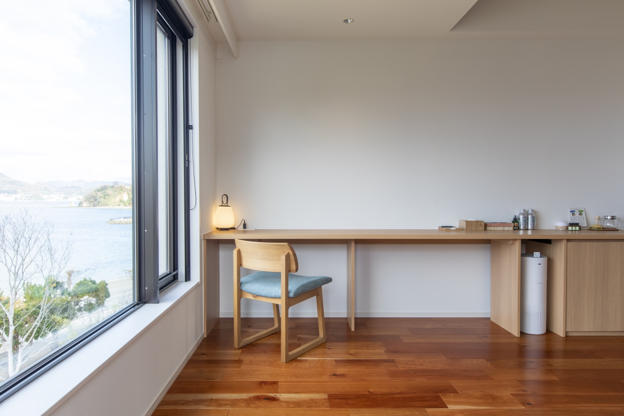 宿泊施設採用メッセージハード挽き板ラスティック無遮音ブラックチェリーのフローリング画像