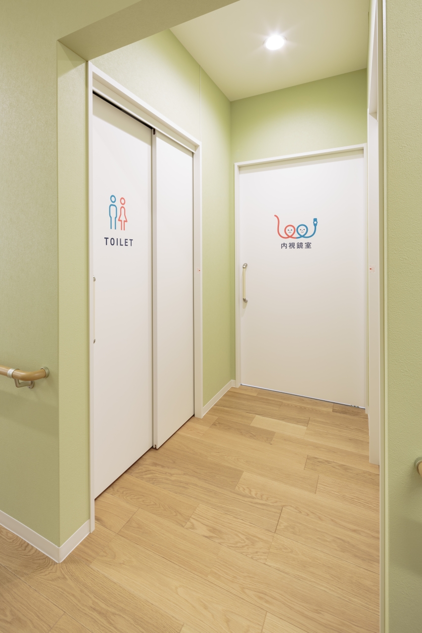 医療施設採用メッセージハード挽き板スタンダード1×6タイプオークのフローリング画像