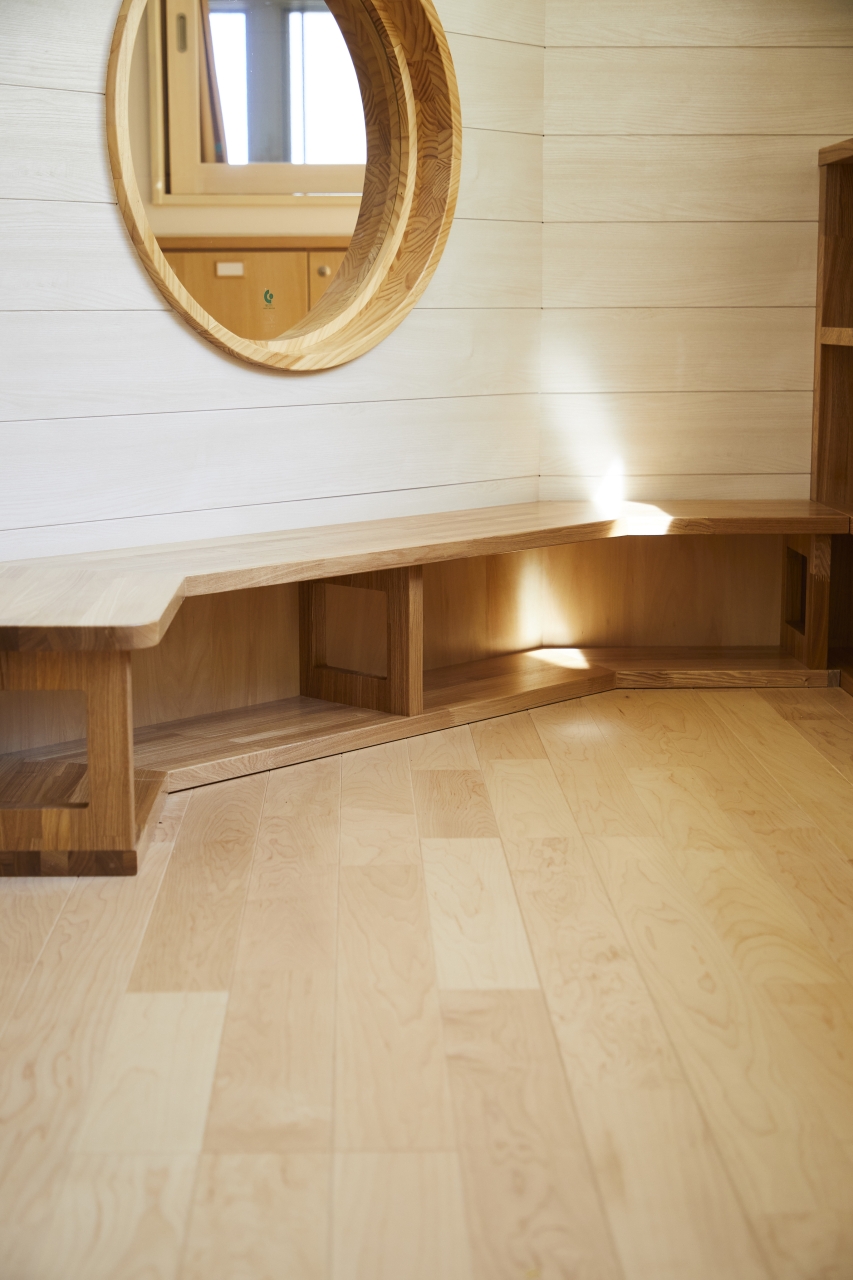 保育施設採用メッセージキッズ挽き板ハードメイプルのフローリング画像