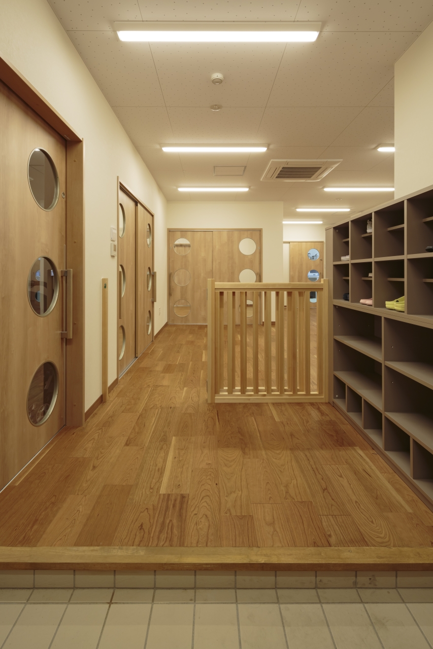 保育施設採用メッセージキッズ衝撃吸収フローリングスマートセーフティ突き板ブラックチェリーのフローリング画像