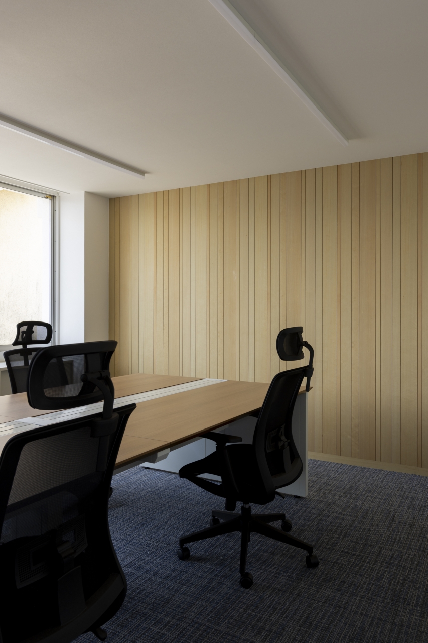 オフィス採用the wallスプルースの壁材画像