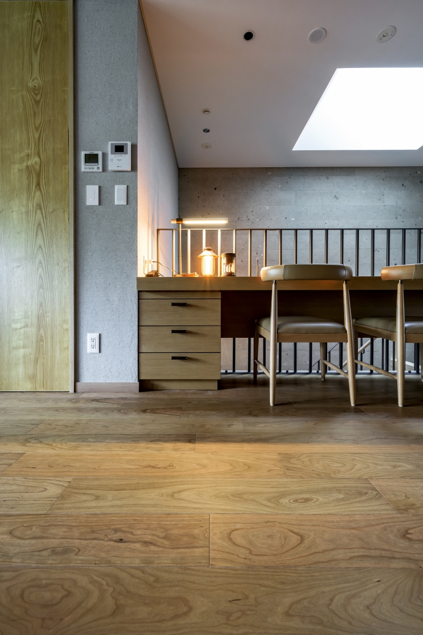 宿泊施設採用ライブナチュラルMSXネダレス145forDog遮音等級L-40ブラックチェリーのフローリング画像