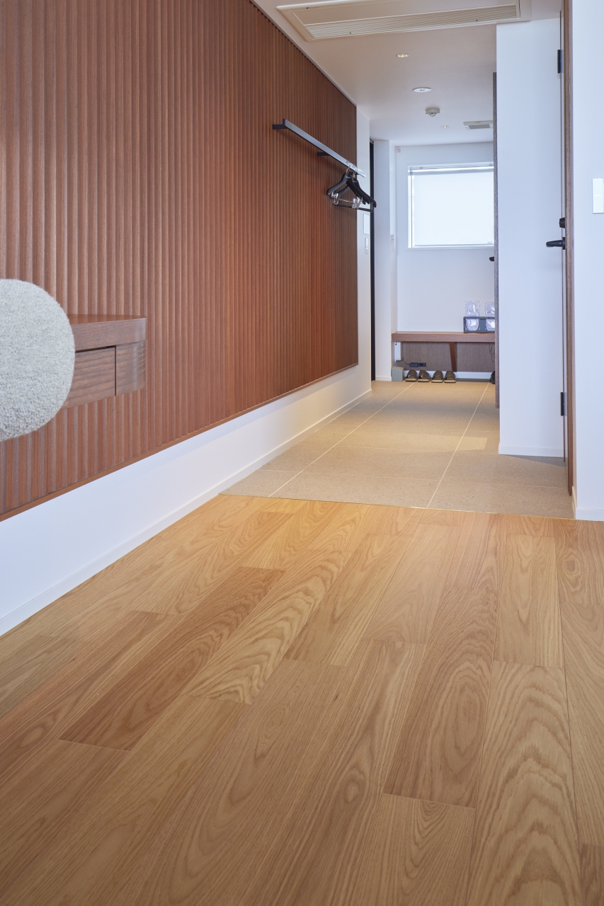 宿泊施設採用ライブナチュラルMSXネダレス145forDog遮音等級L-40ホワイトオークのフローリング画像