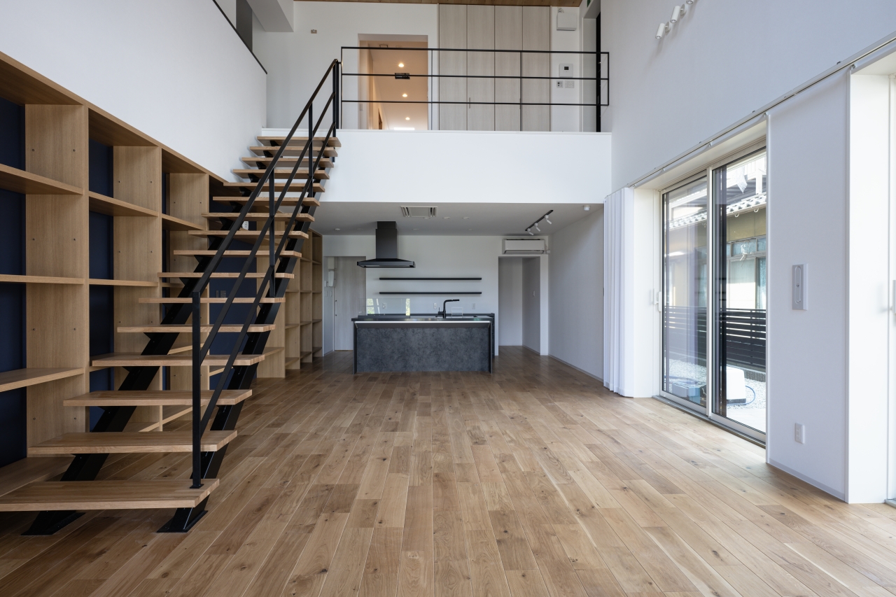 高齢者施設採用メッセージハード挽き板オークのフローリング画像