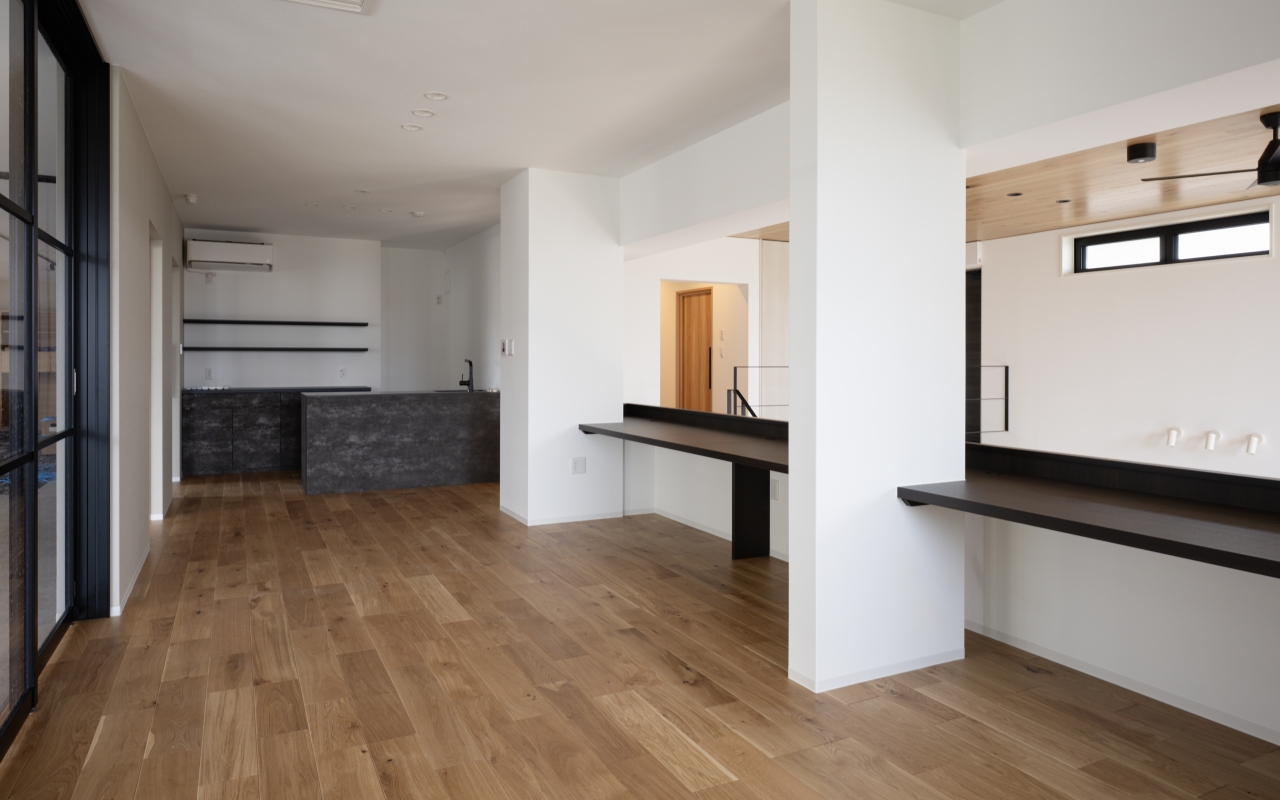 高齢者施設採用メッセージハード挽き板オークのフローリング画像