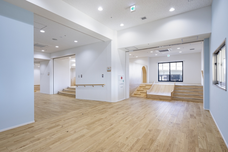 保育施設採用メッセージハードオール国産材 挽き板栗のフローリング画像