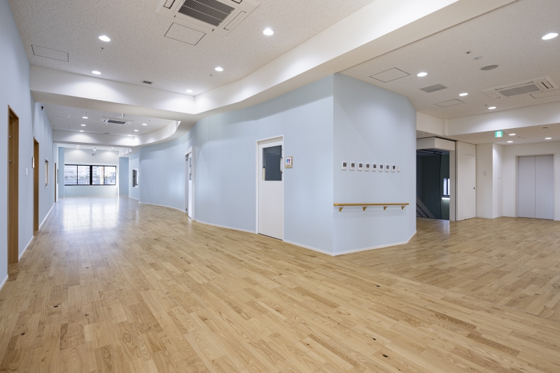 保育施設採用メッセージハードオール国産材 挽き板栗のフローリング画像