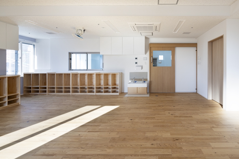 保育施設採用メッセージハードオール国産材 挽き板栗のフローリング画像