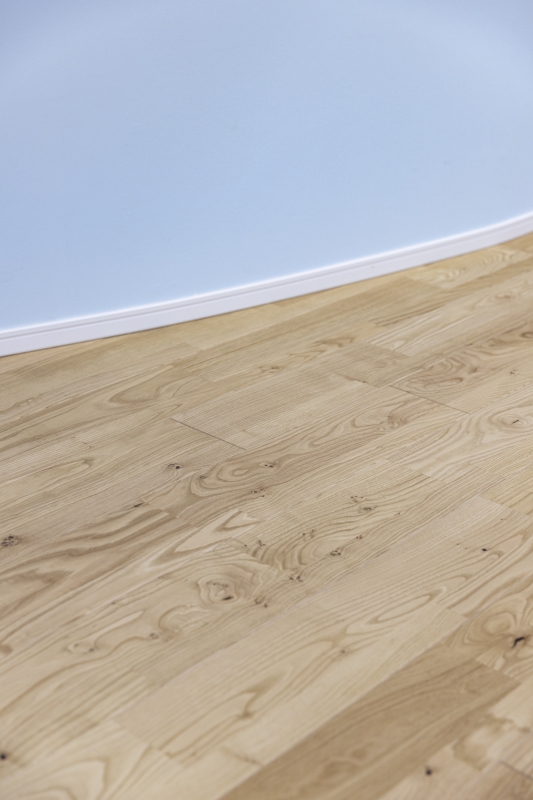 保育施設採用メッセージハードオール国産材 挽き板栗のフローリング画像